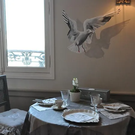 ゲストハウス La Poupardoise オンフルール