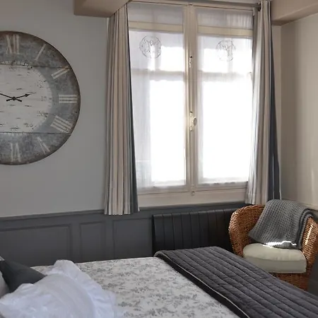 ゲストハウス La Poupardoise オンフルール